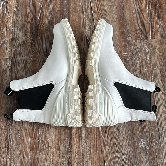 Ecco Tredtray White Leather Chelsea Boots - Picture 7 of 11
